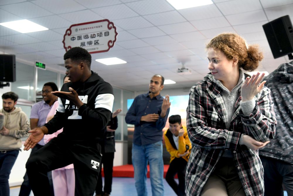https://img-xhpfm.zhongguowangshi.com/News/202104/20210425104112_6655.jpg?x-oss-process=image/resize,w_1000/auto-orient,1/quality,Q_80
